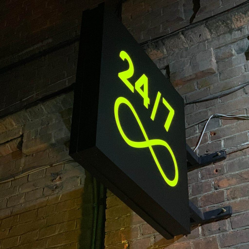 Панель кронштейн - композитный короб с инкрустацией