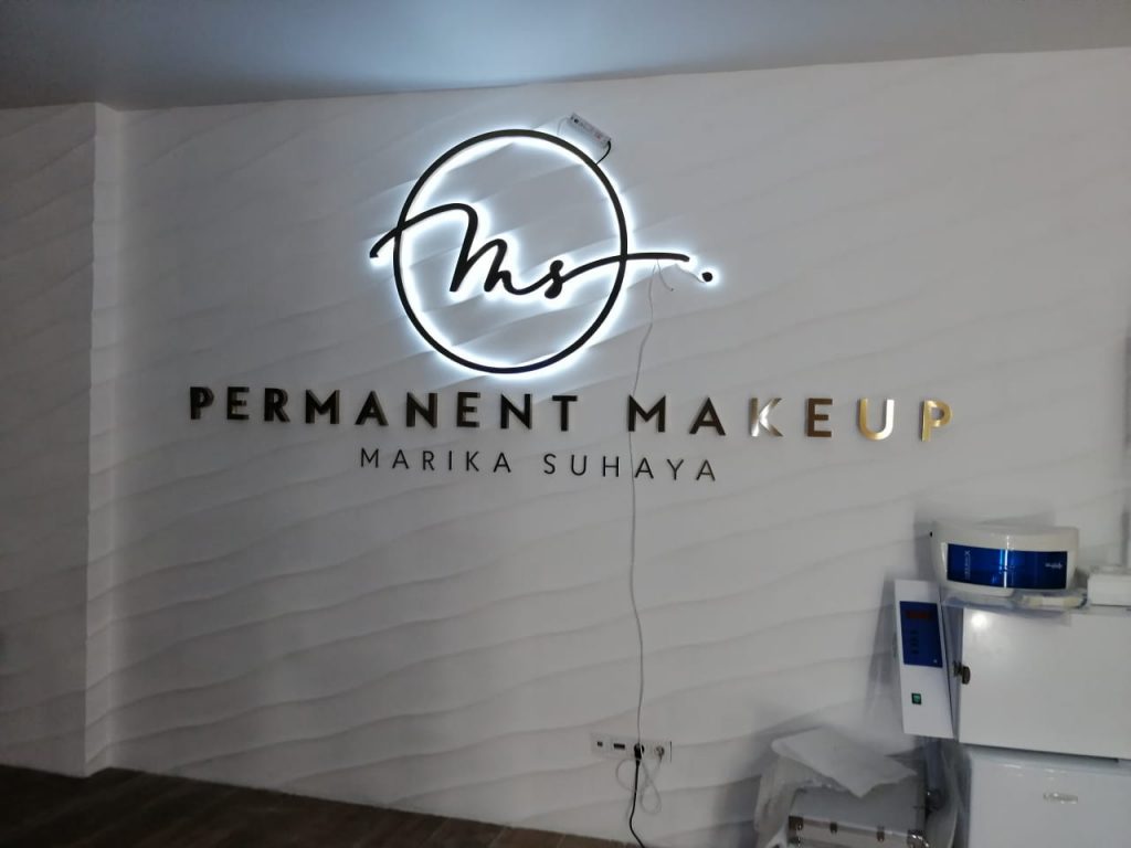 Буквы из нержавеющей стали для салона красоты