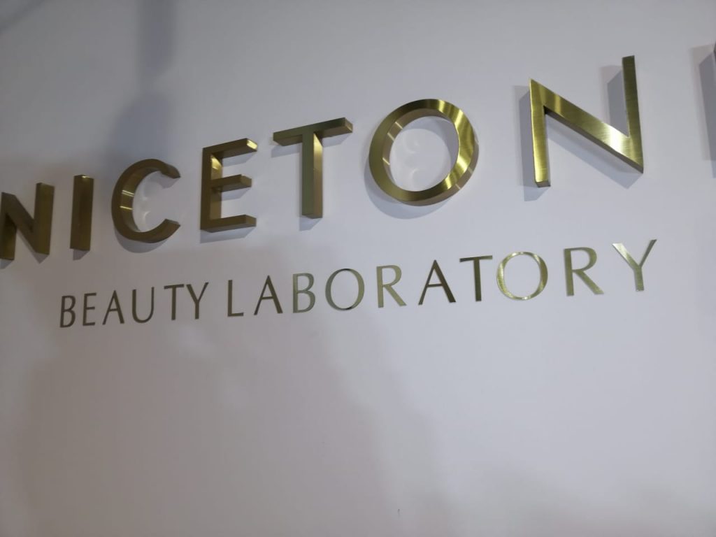 Буквы из нержавеющей стали для салона красоты